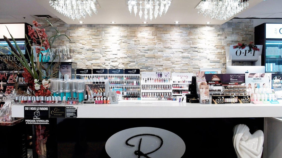 Le comptoir du Centre de beauté Renaissance au Centre Laval